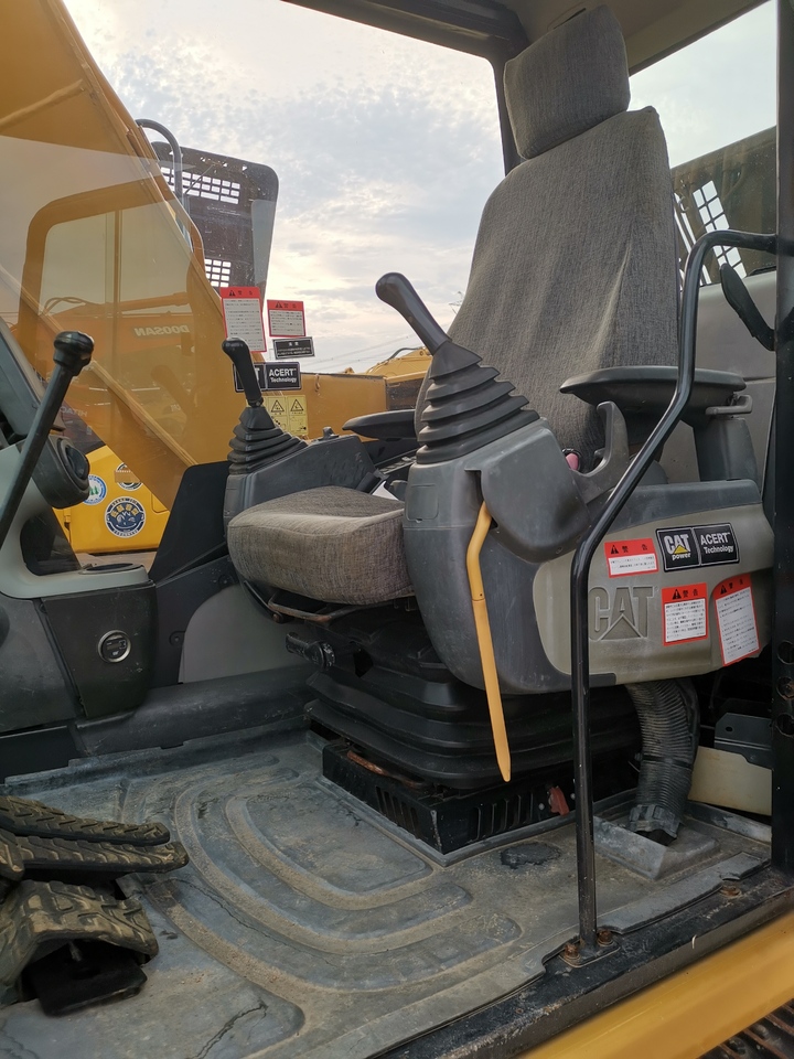 Caterpillar 312D - Верижен багер: снимка 5 Caterpillar 312D - Верижен багер: снимка 5