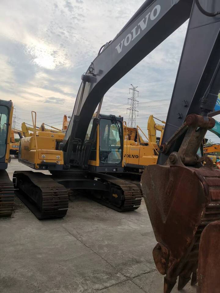 Volvo EC210B - Верижен багер: снимка 1 Volvo EC210B - Верижен багер: снимка 1