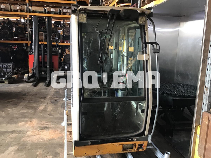 Liebherr A904C Li / A900C Li / A944C Li / A914C li / A934C Li / A924C Li / R900C Li / R944C Li / R904C / R914C / R924 C / R954C / A954C L - Кабина и интериор: снимка 3 Liebherr A904C Li / A900C Li / A944C Li / A914C li / A934C Li / A924C Li / R900C Li / R944C Li / R904C / R914C / R924 C / R954C / A954C L - Кабина и интериор: снимка 3