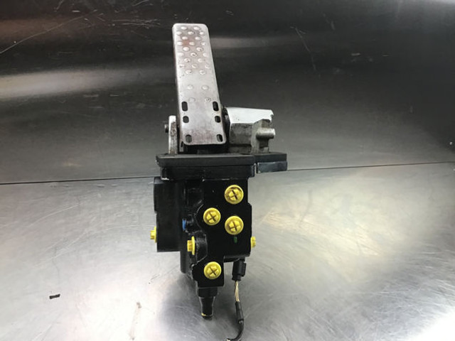 Liebherr Brake Compact Block - Педал: снимка 3 Liebherr Brake Compact Block - Педал: снимка 3