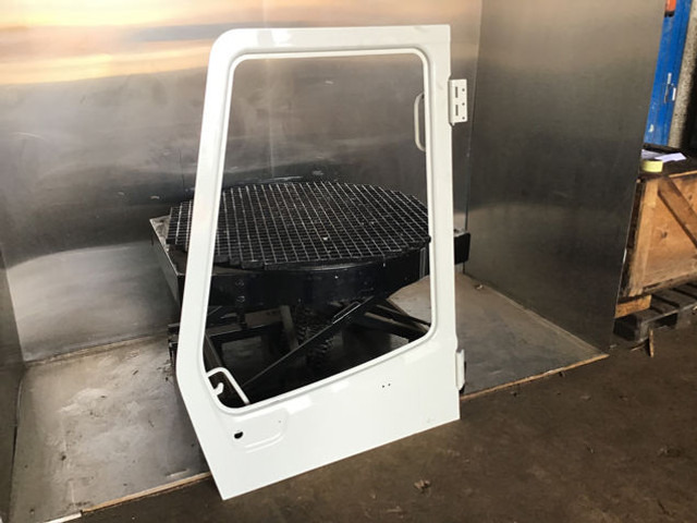 Liebherr Cabin Door - Врата и части: снимка 5 Liebherr Cabin Door - Врата и части: снимка 5