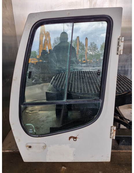 Liebherr Cabin Door - Врата и части: снимка 1 Liebherr Cabin Door - Врата и части: снимка 1