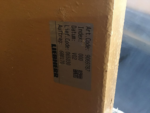 Liebherr Counterweight Left - Противовес за Строителна техника: снимка 3 Liebherr Counterweight Left - Противовес за Строителна техника: снимка 3