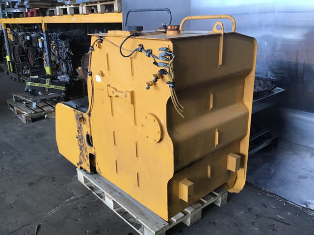Liebherr Fuel Tank - Резервоар за гориво: снимка 3 Liebherr Fuel Tank - Резервоар за гориво: снимка 3