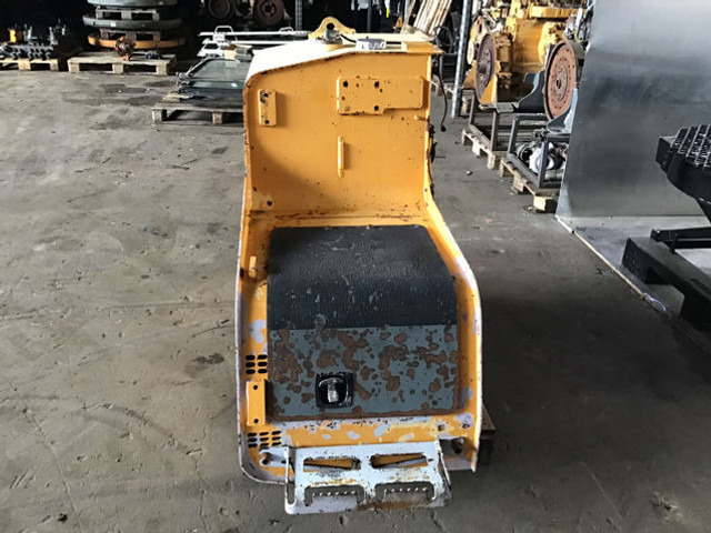 Liebherr Fuel Tank - Резервоар за гориво: снимка 3 Liebherr Fuel Tank - Резервоар за гориво: снимка 3