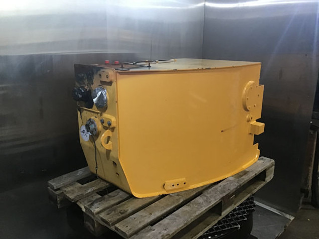 Liebherr Fuel Tank - Резервоар за гориво: снимка 3 Liebherr Fuel Tank - Резервоар за гориво: снимка 3