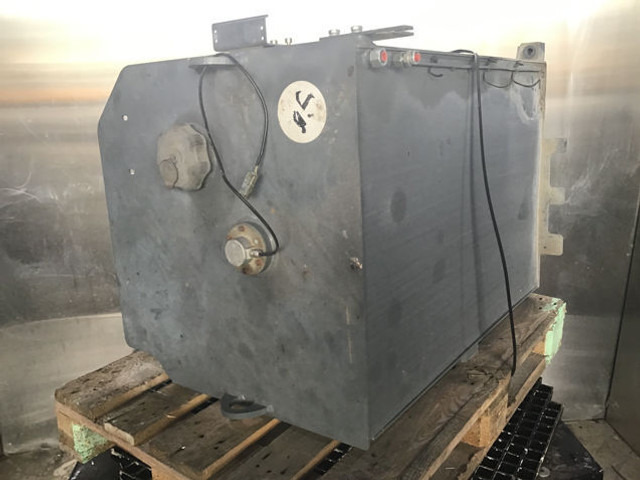 Liebherr Fuel Tank - Резервоар за гориво: снимка 3 Liebherr Fuel Tank - Резервоар за гориво: снимка 3
