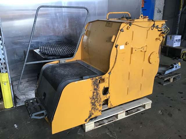 Liebherr Fuel Tank - Резервоар за гориво: снимка 5 Liebherr Fuel Tank - Резервоар за гориво: снимка 5