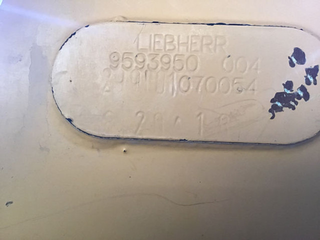 Liebherr Fuel Tank - Резервоар за гориво: снимка 2 Liebherr Fuel Tank - Резервоар за гориво: снимка 2