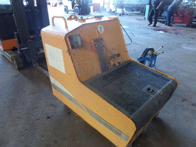 Liebherr Fuel Tank - Резервоар за гориво: снимка 1 Liebherr Fuel Tank - Резервоар за гориво: снимка 1