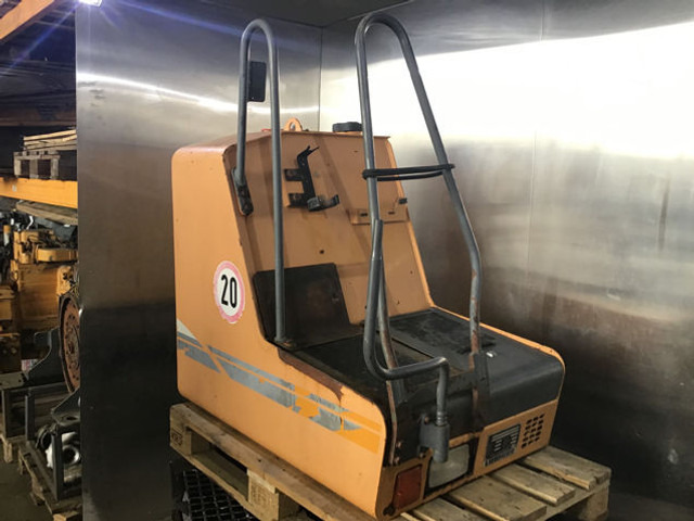 Liebherr Fuel Tank - Резервоар за гориво: снимка 1 Liebherr Fuel Tank - Резервоар за гориво: снимка 1