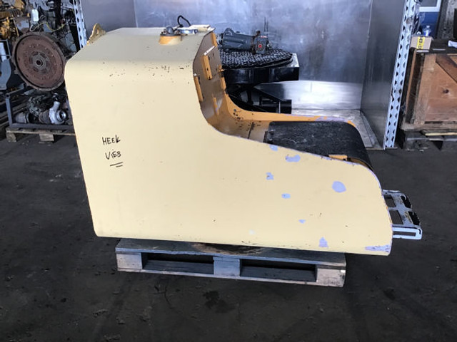 Liebherr Fuel Tank - Резервоар за гориво: снимка 1 Liebherr Fuel Tank - Резервоар за гориво: снимка 1