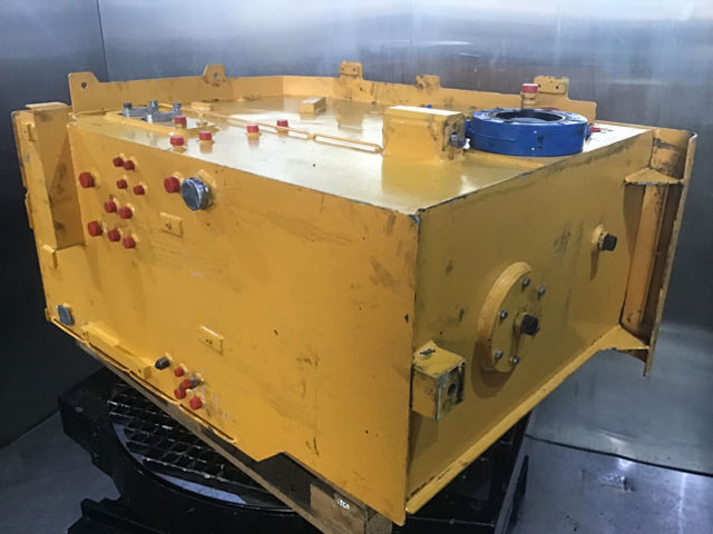 Liebherr Hydraulic Tank - Хидравличен резервоар: снимка 1 Liebherr Hydraulic Tank - Хидравличен резервоар: снимка 1