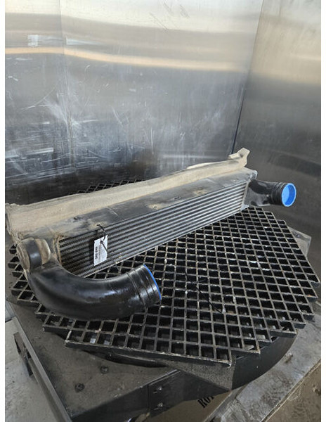 Liebherr Intercooler - Интеркулер: снимка 2 Liebherr Intercooler - Интеркулер: снимка 2