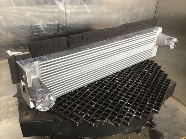 Liebherr Intercooler - Интеркулер: снимка 3 Liebherr Intercooler - Интеркулер: снимка 3