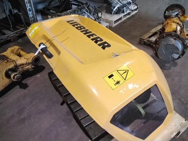 Liebherr L506 / L508 - Капо: снимка 3 Liebherr L506 / L508 - Капо: снимка 3