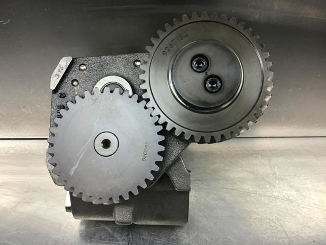 Liebherr Lubricating Oil Pump - Маслена помпа: снимка 3 Liebherr Lubricating Oil Pump - Маслена помпа: снимка 3