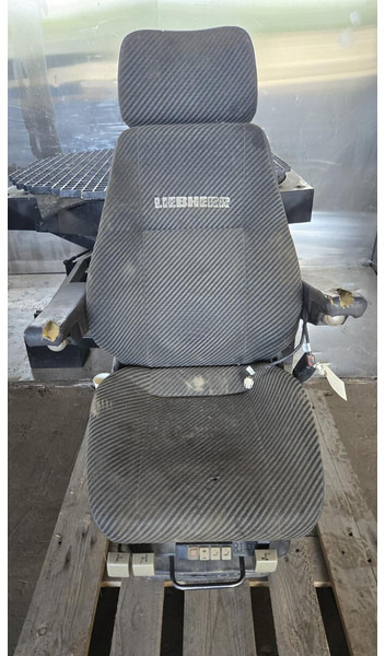 Liebherr - Седалка: снимка 1 Liebherr - Седалка: снимка 1