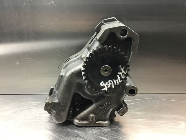 Liebherr Oil Pump - Маслена помпа: снимка 1 Liebherr Oil Pump - Маслена помпа: снимка 1