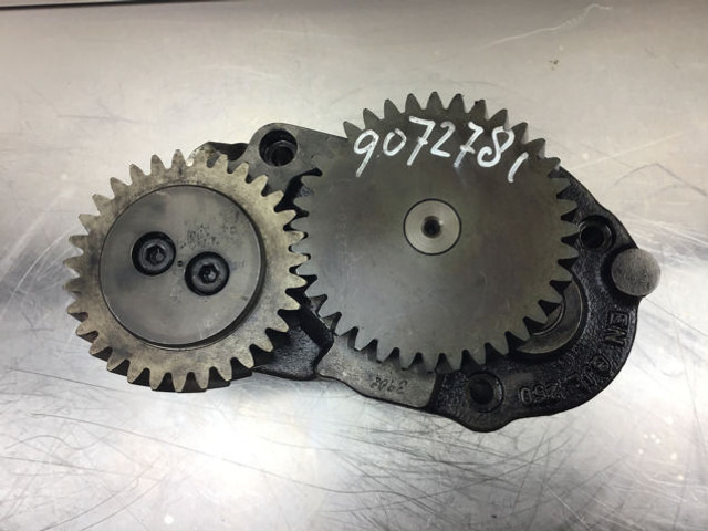 Liebherr Oil Pump - Маслена помпа: снимка 4 Liebherr Oil Pump - Маслена помпа: снимка 4