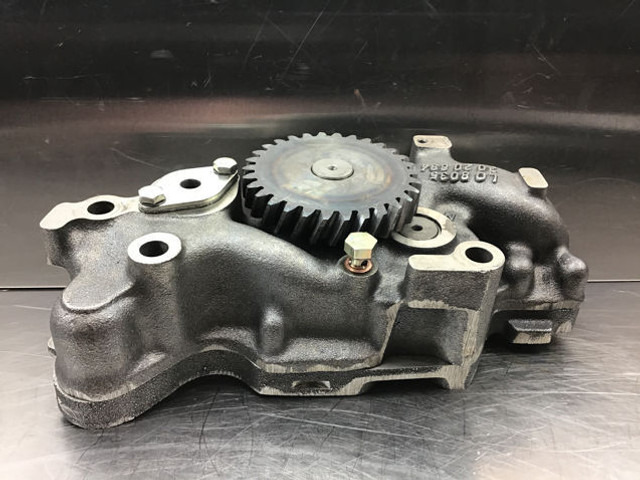 Liebherr Oil Pump - Маслена помпа: снимка 3 Liebherr Oil Pump - Маслена помпа: снимка 3