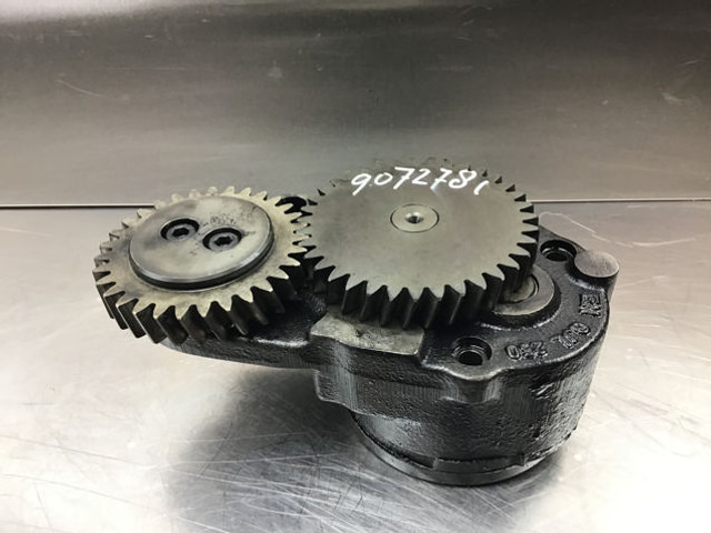 Liebherr Oil Pump - Маслена помпа: снимка 1 Liebherr Oil Pump - Маслена помпа: снимка 1