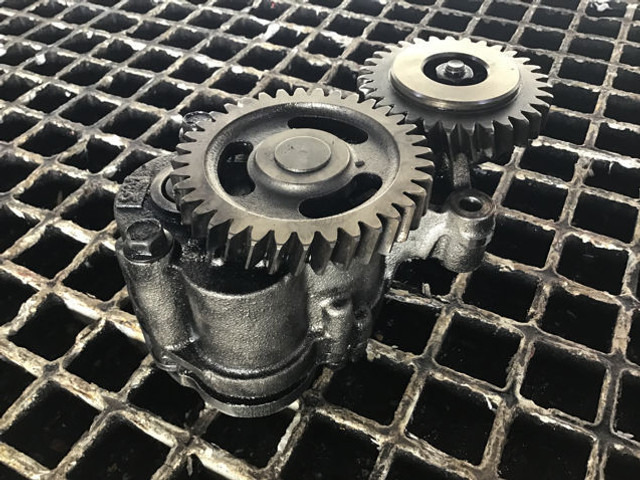 Liebherr Oil Pump - Маслена помпа: снимка 1 Liebherr Oil Pump - Маслена помпа: снимка 1