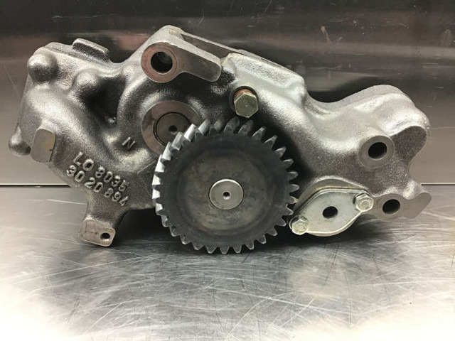 Liebherr Oil Pump - Маслена помпа: снимка 1 Liebherr Oil Pump - Маслена помпа: снимка 1
