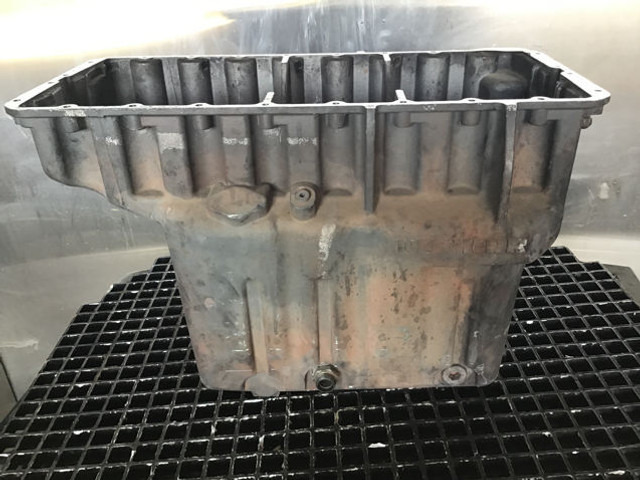 Liebherr Oil Sump - Картер: снимка 4 Liebherr Oil Sump - Картер: снимка 4