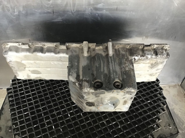 Liebherr Oil Sump - Картер: снимка 1 Liebherr Oil Sump - Картер: снимка 1