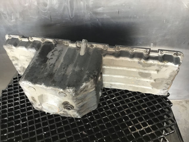 Liebherr Oil Sump - Картер: снимка 3 Liebherr Oil Sump - Картер: снимка 3