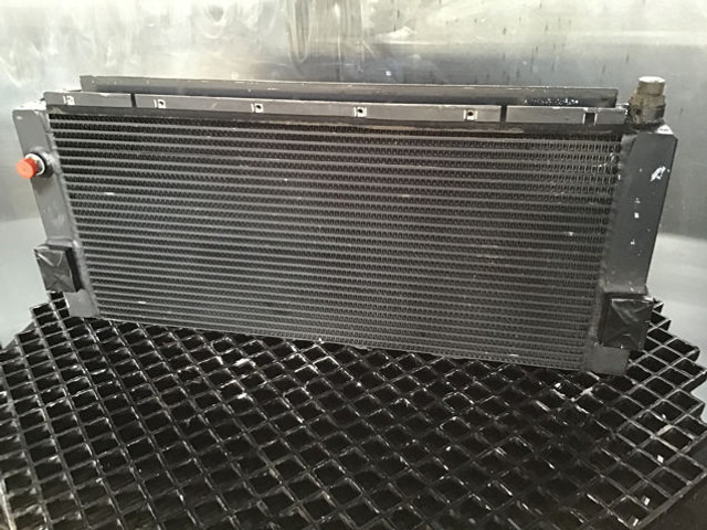 Liebherr Oilcooler - Маслен охладител: снимка 2 Liebherr Oilcooler - Маслен охладител: снимка 2