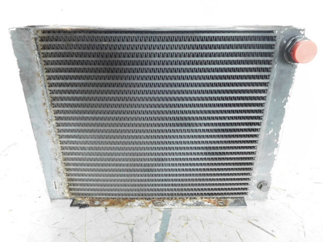 Liebherr Oilcooler - Маслен охладител: снимка 1 Liebherr Oilcooler - Маслен охладител: снимка 1