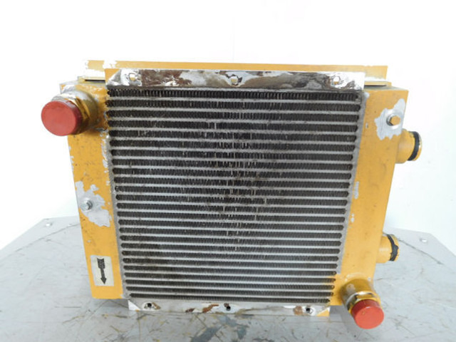 Liebherr Oilcooler - Маслен охладител: снимка 1 Liebherr Oilcooler - Маслен охладител: снимка 1