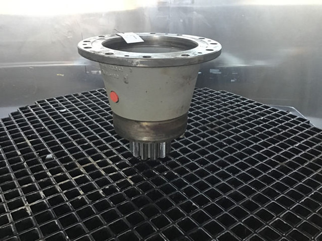 Liebherr Output Shaft Housing - Ступица: снимка 1 Liebherr Output Shaft Housing - Ступица: снимка 1