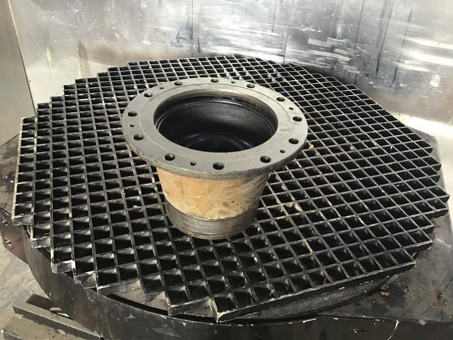 Liebherr Output Shaft Housing - Ступица: снимка 5 Liebherr Output Shaft Housing - Ступица: снимка 5