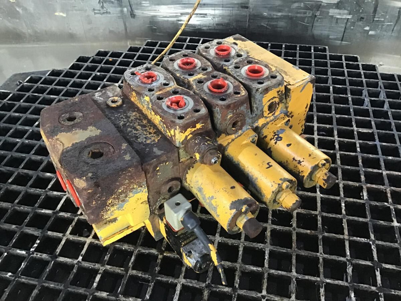 Liebherr PR732 - Хидравлика: снимка 3 Liebherr PR732 - Хидравлика: снимка 3