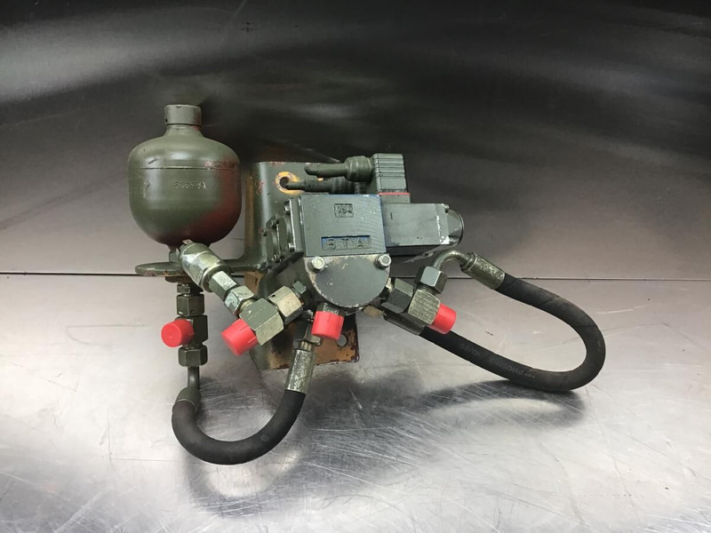 Liebherr PR742 B / PR742 BL - Хидравлика: снимка 2 Liebherr PR742 B / PR742 BL - Хидравлика: снимка 2