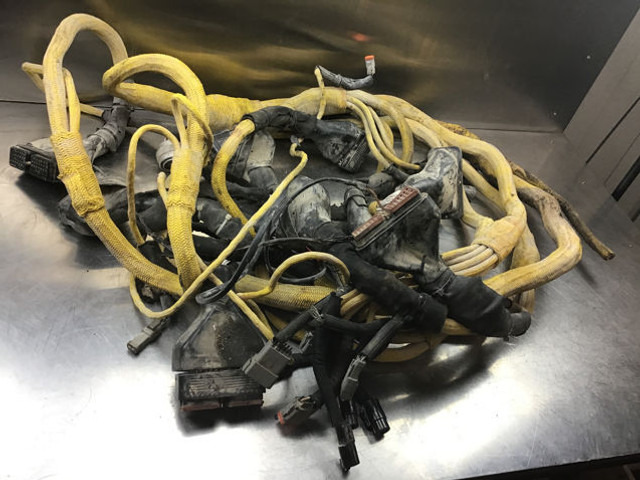 Liebherr R966 HD - Кабели/ Жици: снимка 2 Liebherr R966 HD - Кабели/ Жици: снимка 2