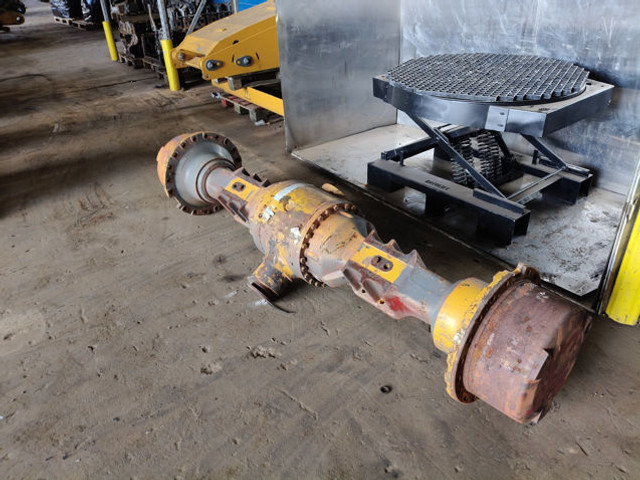 Liebherr Rear Axle - Ос и части: снимка 1 Liebherr Rear Axle - Ос и части: снимка 1
