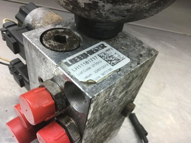 Liebherr Switch On Block - Клапа: снимка 4 Liebherr Switch On Block - Клапа: снимка 4