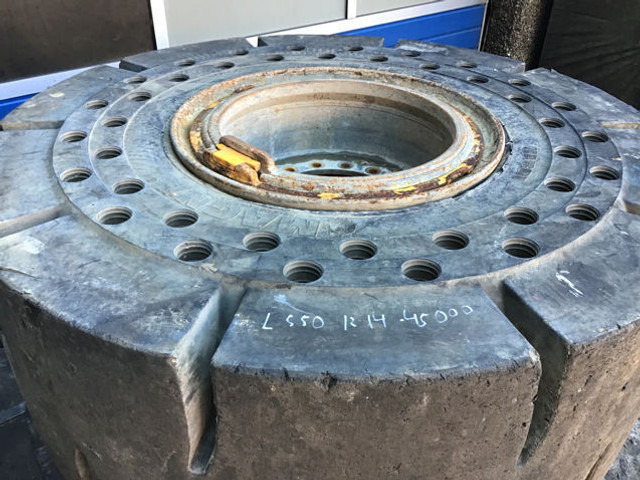 Liebherr Tires 23,5R25 - Гуми и джанти: снимка 2 Liebherr Tires 23,5R25 - Гуми и джанти: снимка 2