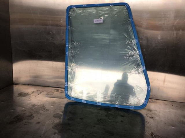 Liebherr Window Glass - Стъкло и части: снимка 3 Liebherr Window Glass - Стъкло и части: снимка 3