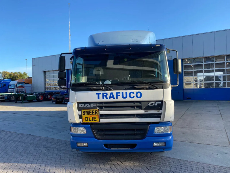DAF CF 75.310 / Manual / 16000 LT / 5 Compartments / ADR / Euro 3 - Камион цистерна: снимка 2 DAF CF 75.310 / Manual / 16000 LT / 5 Compartments / ADR / Euro 3 - Камион цистерна: снимка 2