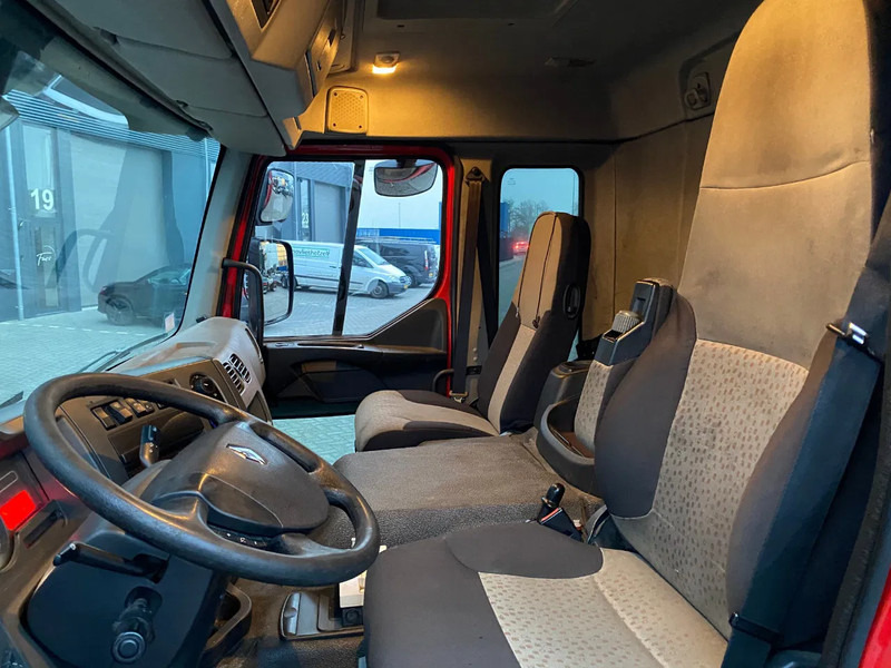 Interior photo 1: Камион фургон Renault Premium 380 / 6x2/4 / Drinks Transport