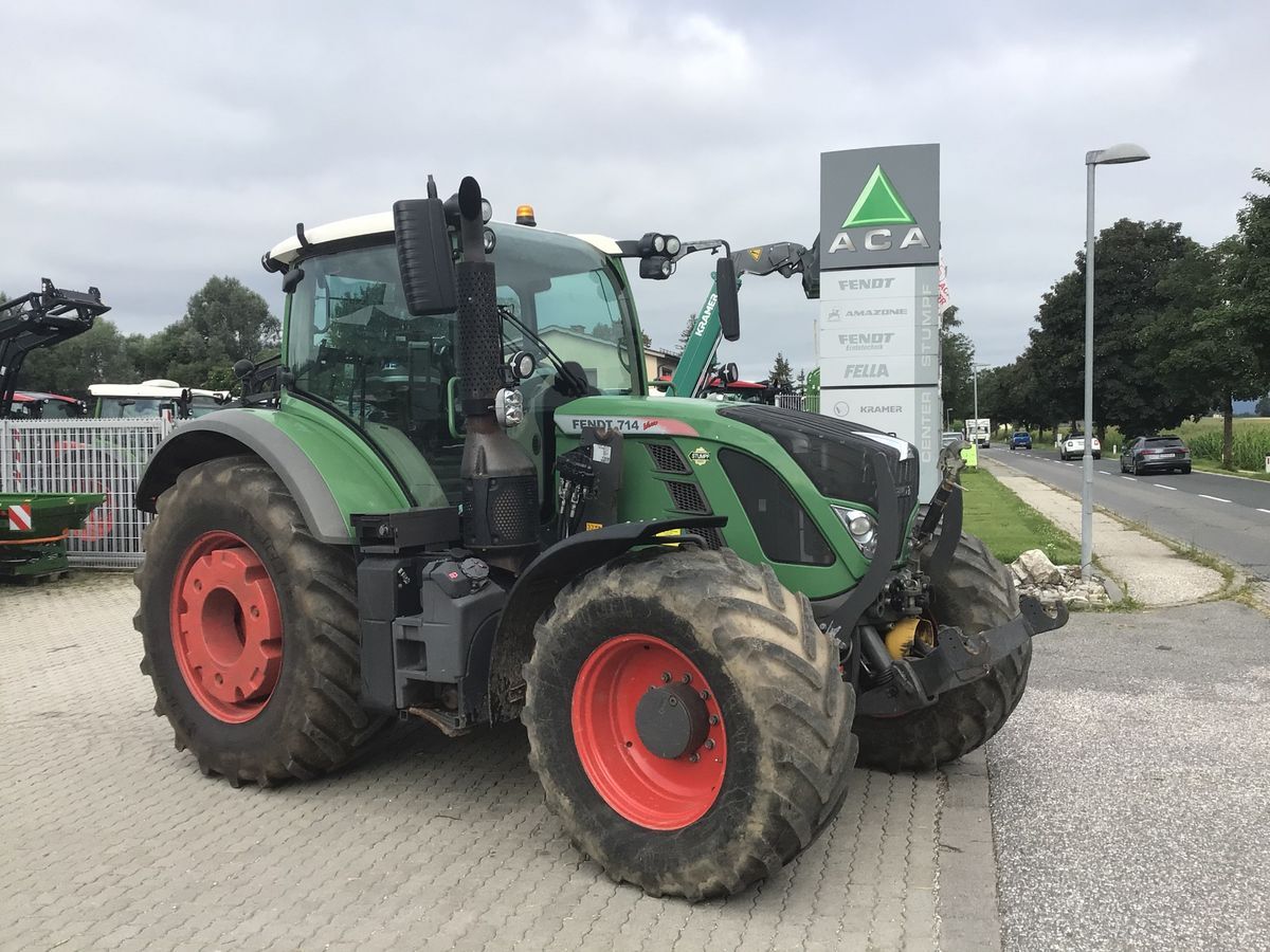 Fendt 714 Vo Vario - Трактор: снимка 1 Fendt 714 Vo Vario - Трактор: снимка 1