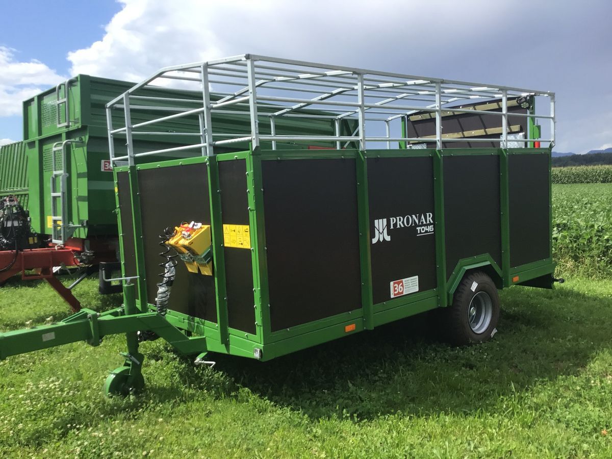 Pronar T046 - За превоз на животни ремарке: снимка 1 Pronar T046 - За превоз на животни ремарке: снимка 1