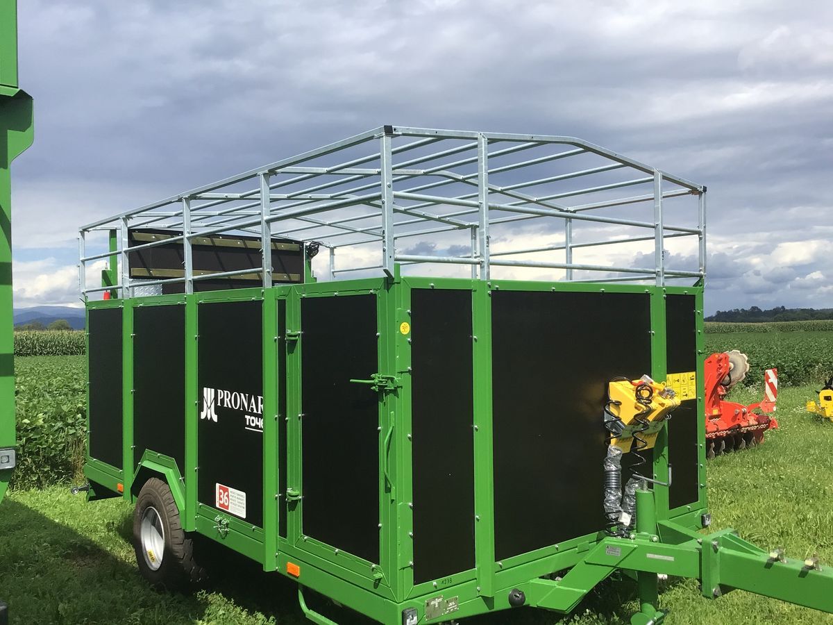 Pronar T046 - За превоз на животни ремарке: снимка 2 Pronar T046 - За превоз на животни ремарке: снимка 2
