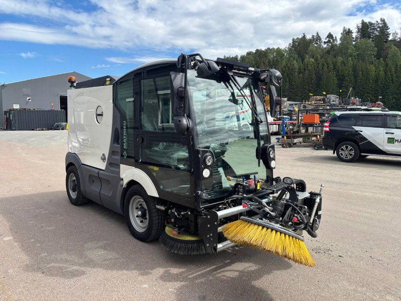 Mathieu MS-210 Azura Flex Street Sweeper - Мотометачна машина: снимка 2 Mathieu MS-210 Azura Flex Street Sweeper - Мотометачна машина: снимка 2