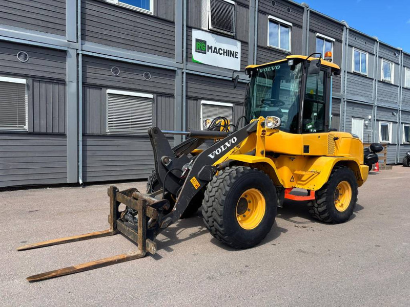 Колесен товарач Volvo L 30 GS: снимка 1